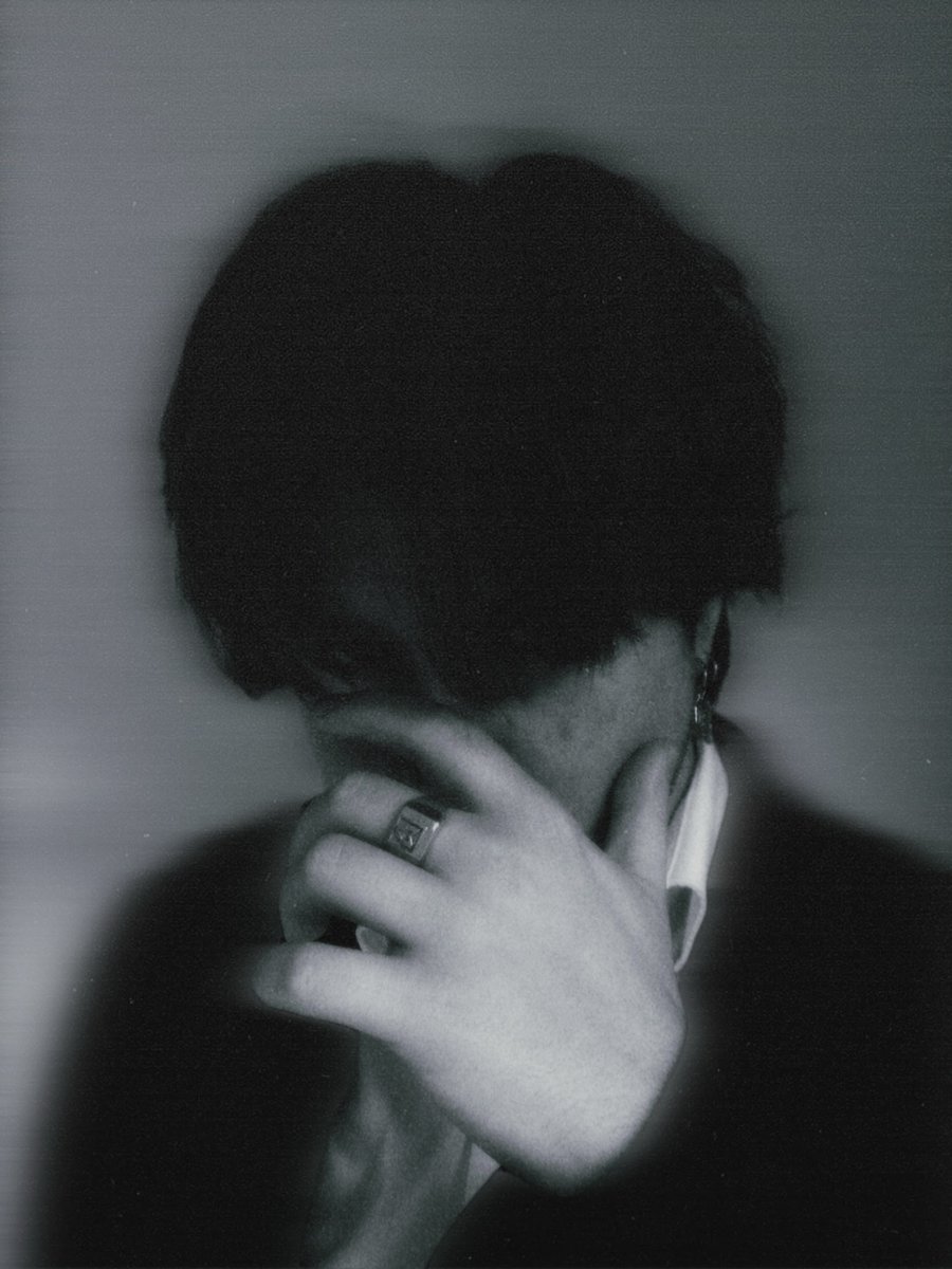 fm mainstage insights·fm signature interviews
Rousseau x Rivers: Where Longing Walks the Catwalk

The Need was built to haunt. Crafted for JUSTCAVALLI’s Fall/Winter 2025 campaign, the collaboration between multi-award-winning composer Jordan Paul Rousseau and songwriter Dean