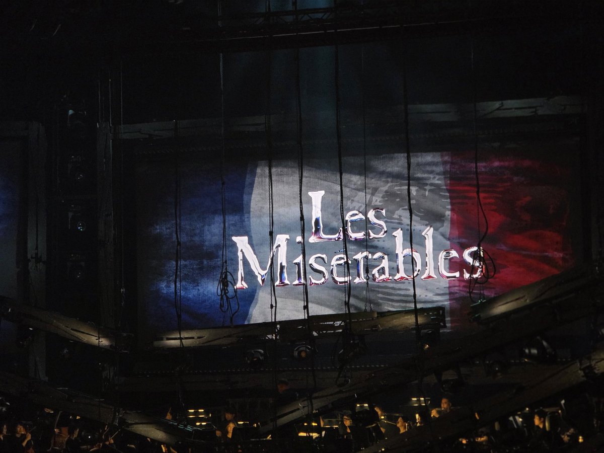 megsleaves's tweet photo. English version for the first time since the West End. 

レ・ミゼをた！ん！の！う！
舞台も良いが、このコンサートVerも聞き応えあるので楽しかった🥰
写真撮れるのも良きでした！
Bravoーーー！

#LesMiserable 
#worldtourspectacular
#フェステイバルホール https://t.co/31tDBsqFTQ
