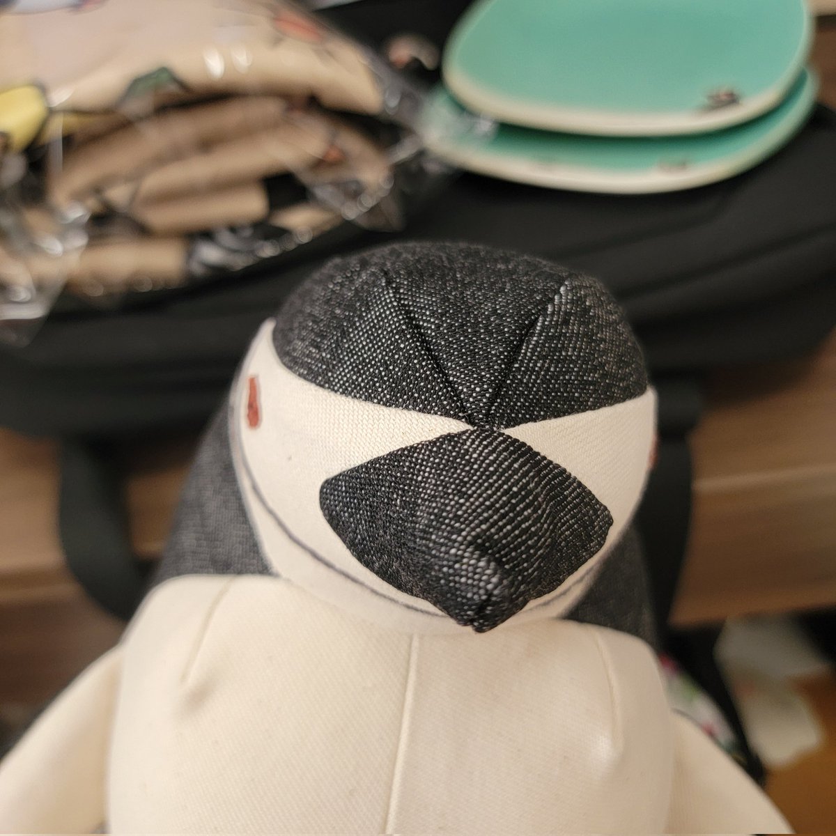 今日は午後から時間が出来たので #あべのペンバザ　へ行ってきました🐧
お目当てのお皿とレジャーシートをお迎えできたうえにまさかのヒゲさんが…！！キーホルダーとリュックは再来週万博行くときに使おうかな…大満足ですありがとうございます🐧✨