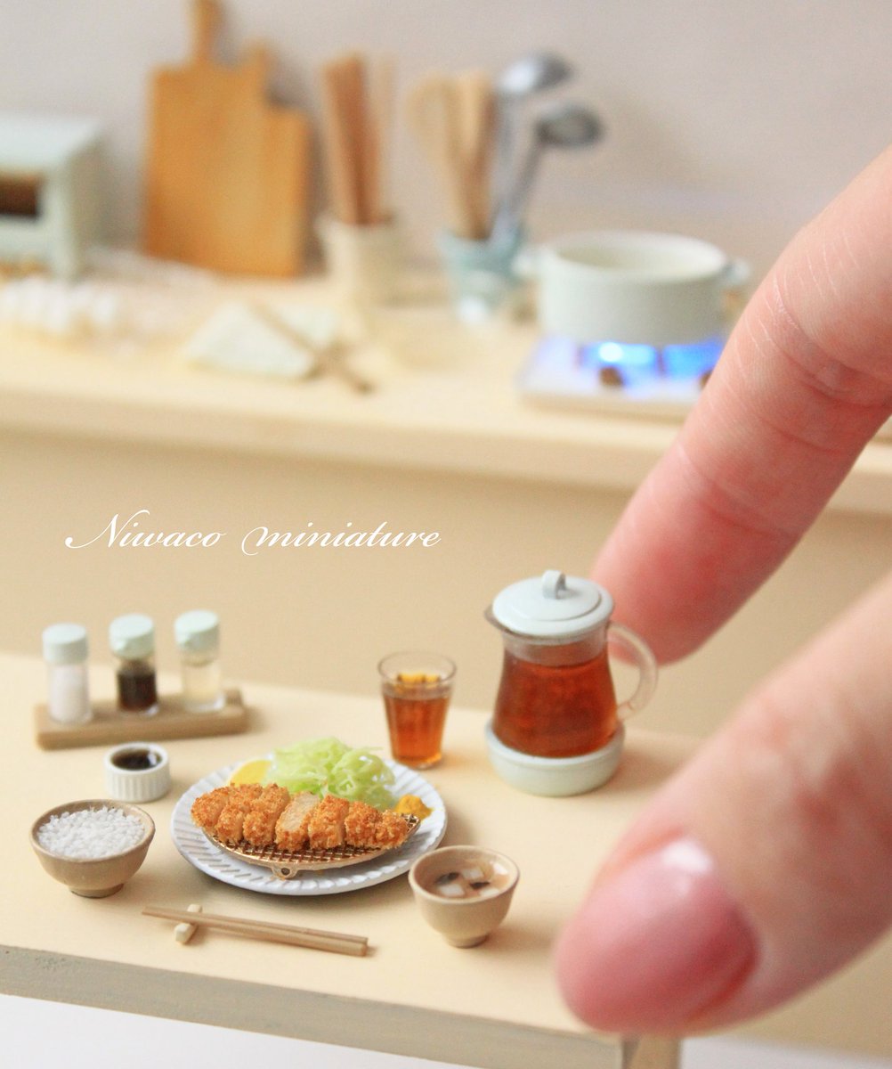 晩ごはんの支度ができました🌿

#粘土で作ってます
#ミニチュア