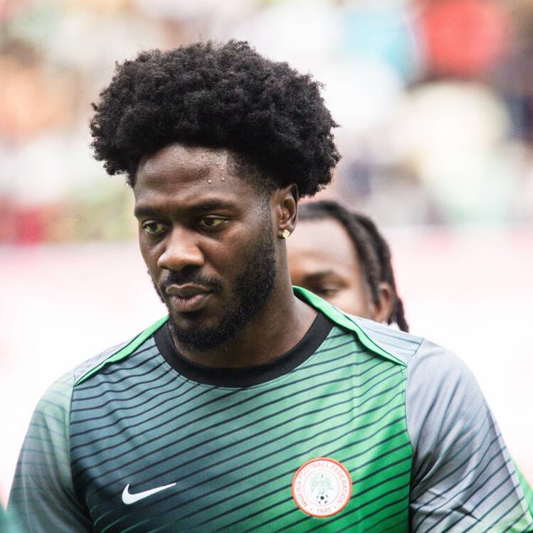 Ola Aina has suffered a hamstring injury and will be sidelined until December. 

Speedy recovery 🙏🏽