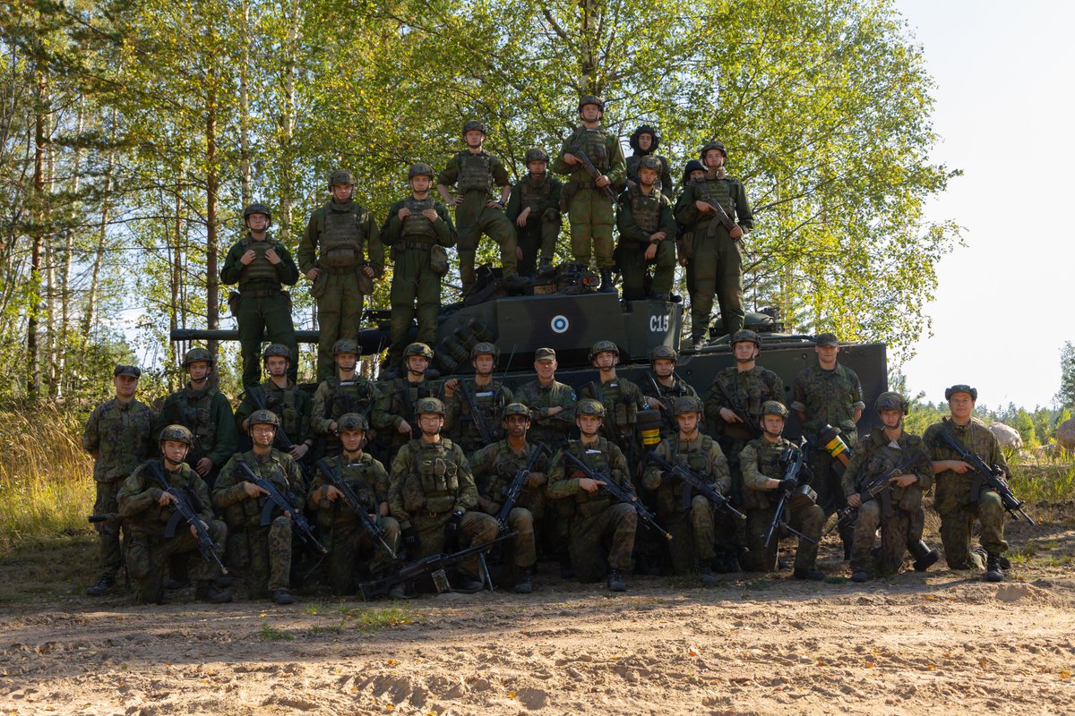 Maavoimien komentaja <a href="/FIARCOM/">Maavoimien komentaja</a> kenraaliluutnantti Pasi Välimäki tarkasti Karjalan prikaatin 11. syyskuuta 2025.

Komentaja tapasi tarkastuksen aikana niin varusmiehiä, reserviläisiä kuin henkilökuntaa.

#KARPR #Maavoimat