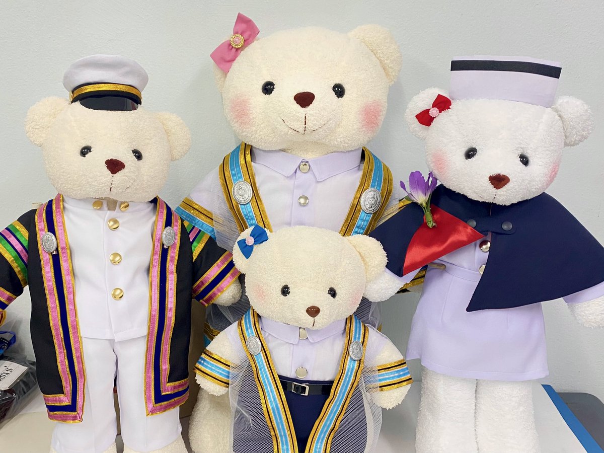 DtwoBears's tweet photo. #พาน้องหมีไปส่งบ้าน ออเดอร์ยกครอบครัว

- น้องหมีทหารเรือสวมครุยราชภัฏ ขนาด20นิ้ว หมีสีครีม
- น้องหมีรับปริญญา MBA ราชภัฏสวนสุนันทา ขนาด26นิ้ว &amp; 16นิ้ว
- น้องหมีพยาบาลชุดเครป ขนาด20นิ้ว หมีสีขาว https://t.co/Ke9C3QDen1