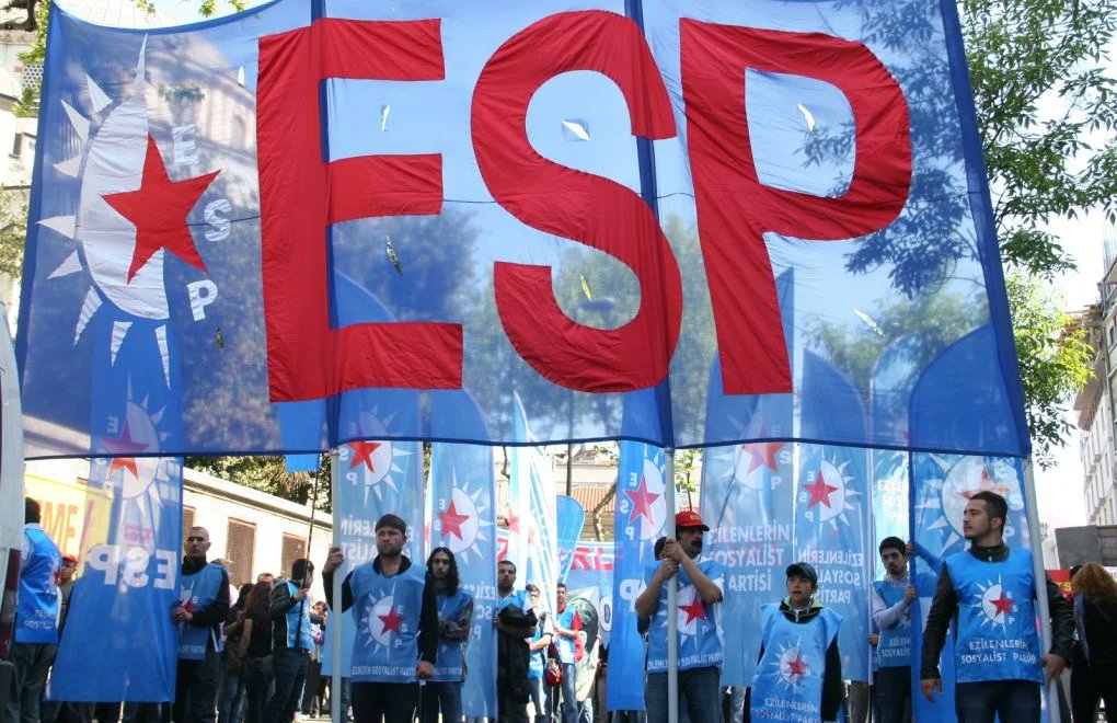 RizeESP's tweet photo. Bu sabah İzmir merkezli İstanbul,Adıyaman ve Gümüşhane illerinde yapılan operasyonda gözaltına alınan ESP ve SGDF üye ve yönetici yoldaşlarımız derhal serbest bırakılsın.Çiçekleri sökmekle baharın gelişini engelleyemezsiniz.ESP umuttur umut dimdik ayakta https://t.co/VU4Qv1oy9A