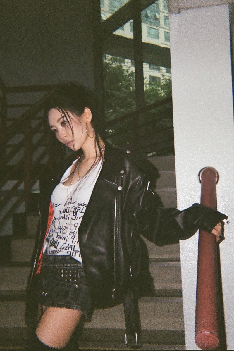 [PHOTO]
⠀
SUNMI Digital Single ‘BLUE!’ Film🎞
⠀
더 많은 사진은 위버스에서 확인해 주시기 바랍니다💙
🔗weverse.io/sunmi/media/1-…
⠀
#선미 #SUNMI
#BLUE