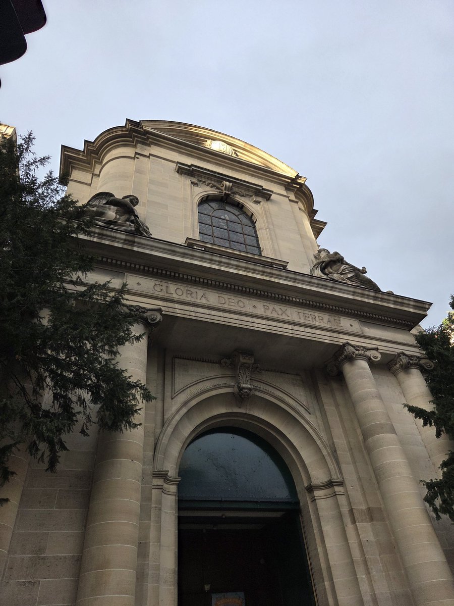OnlyTheMich's tweet image. En déplacement à Paris, hier soir Messe à Saint Nicolas du Chardonnet. Qu'est ce que ca fait du bien d'assister à la Messe dans de vraies églises.