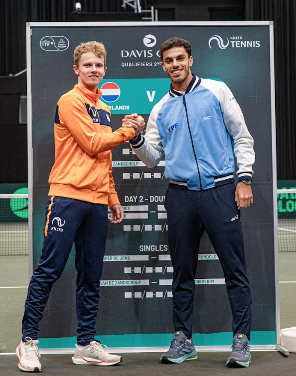 puppotenis's tweet photo. HOY @CopaDavis #ARGNED #Groningen 2R Qualifiers 2025
Desde las 9:00 (ARG)
@tometcheverry vs. Jesper #DeJong 
@FranCerundolo vs. Botic #VanDeZandschulp

📷 Omar Rasjido #Prensa @AATenis https://t.co/FLqgVNRg8Q
