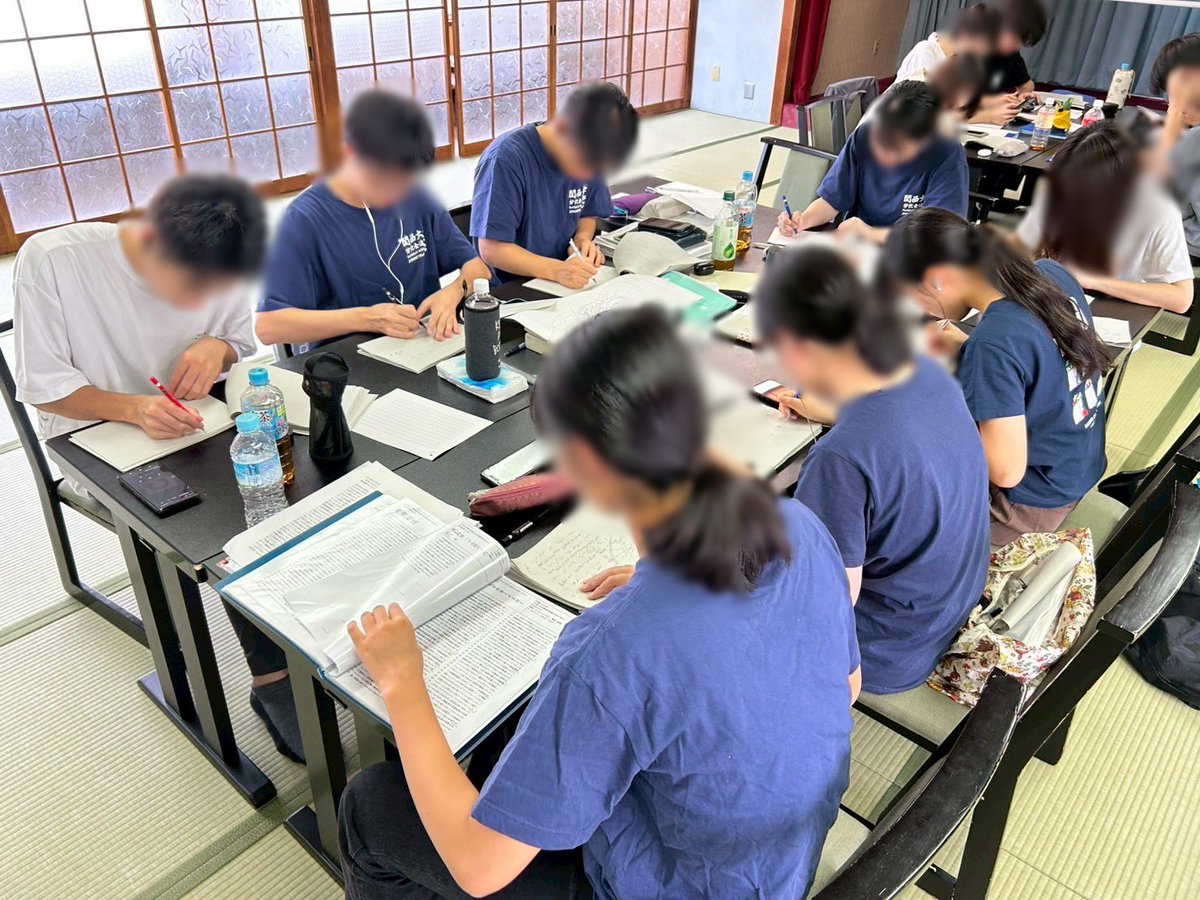 kandaisokkibu's tweet image. 先日、滋賀県で2泊3日の夏合宿を行いました

3日間各々の目標に向かって速記の練習に打ち込みました✍️
琵琶湖に入ったり、花火をしたり夏らしいこともしました☀️