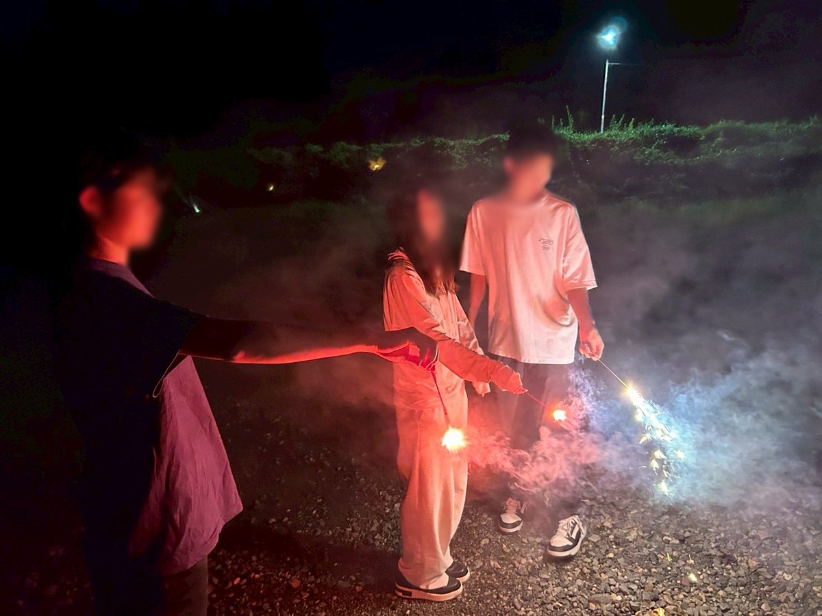 kandaisokkibu's tweet image. 先日、滋賀県で2泊3日の夏合宿を行いました

3日間各々の目標に向かって速記の練習に打ち込みました✍️
琵琶湖に入ったり、花火をしたり夏らしいこともしました☀️