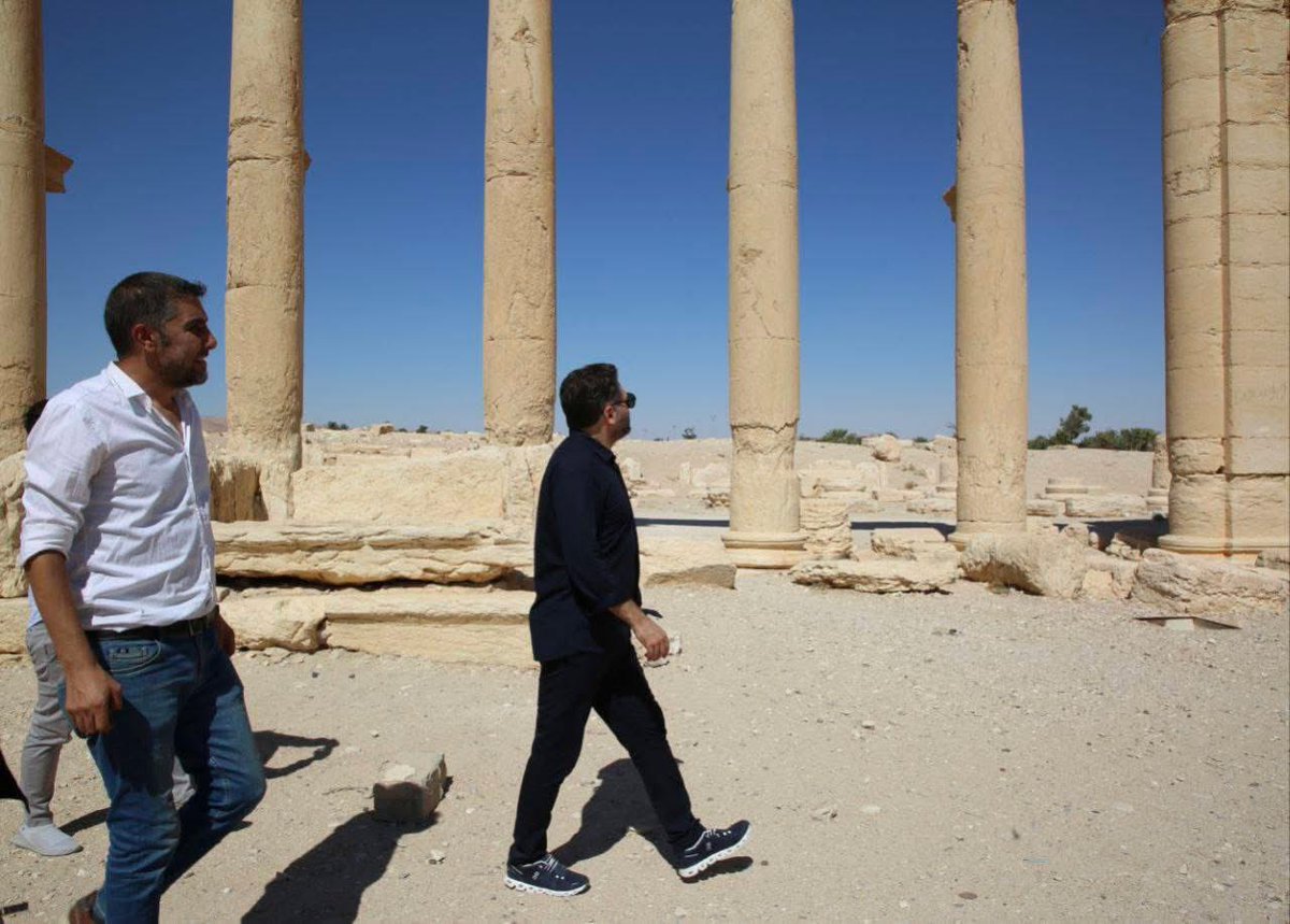 PalmyraRev1's tweet photo. أجرى وزير الثقافة محمد الصالح، ومستشار الرئيس أحمد زيدان، جولة تفقدية  في إطار الاهتمام بمدينة تدمر، والحرص على صون معالمها التاريخية والحضارية، باعتبارها إحدى أهم المدن الأثرية المدرجة على قائمة التراث العالمي
#مدينة_تدمر #تدمر #Palmyra #سورية #Syria https://t.co/SHJReM8moN