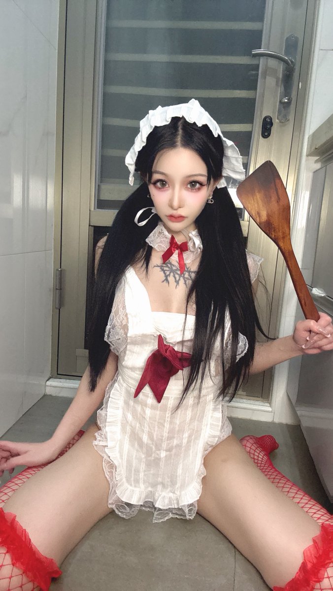 o2meowo's tweet photo. 今天我是你的壞壞女僕…🖤
主人有什麼吩咐嗎？

#裏アカ女子
#メイドコス
#ご主人様
#えちえち
#コスプレ好き https://t.co/TkYx6EnNmB
