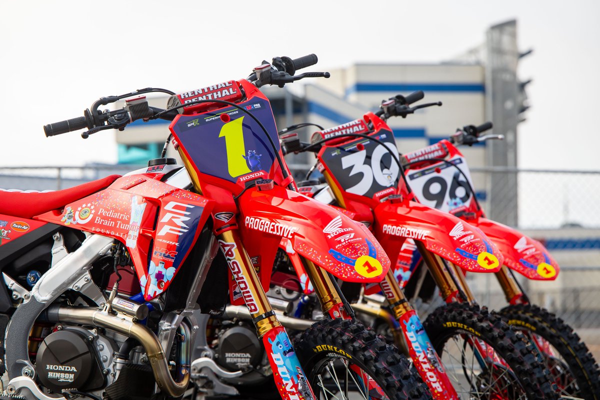 HondaMoto_HRC's tweet photo. The team’s race bikes featured special Throttle Jockey graphics with art from North Carolina patients and their siblings. 

Next up, the SuperMotocross Playoffs head to The Dome at America’s Center in St. Louis for round 2!

#Honda #AMASMX https://t.co/TK7ywauFBV