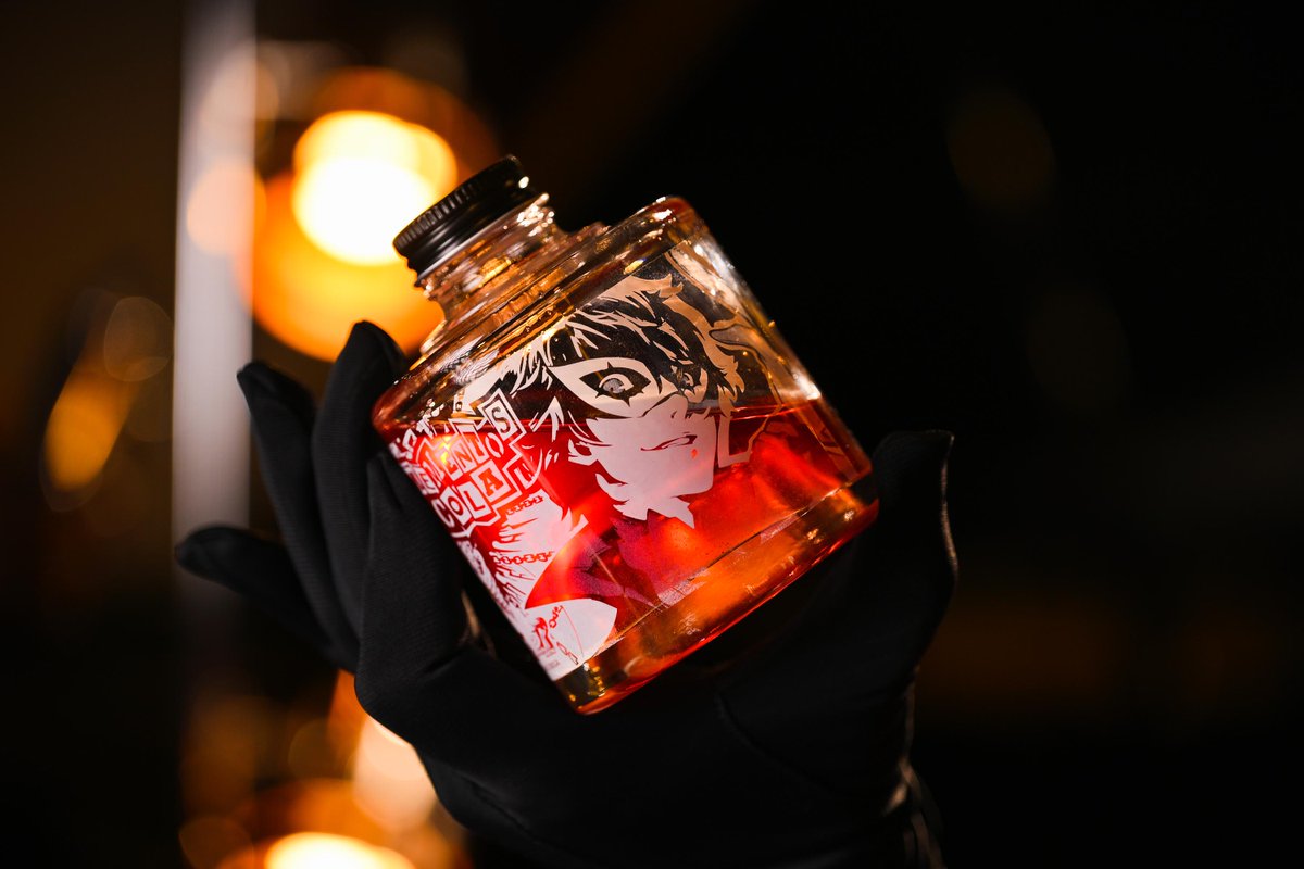 acrylcomplex's tweet image. 『#ペルソナ5 ザ・ロイヤル』オリジナルブレンドコーラ「メメントスコーラ」とサイドコレクションの予約受付を開始しました✨
トリックスターである主人公を象徴するスターアニスを中心に15種類ものマテリアルをブレンド。メメントスの複雑かつ多層的な味わいを実現いたしました。…
