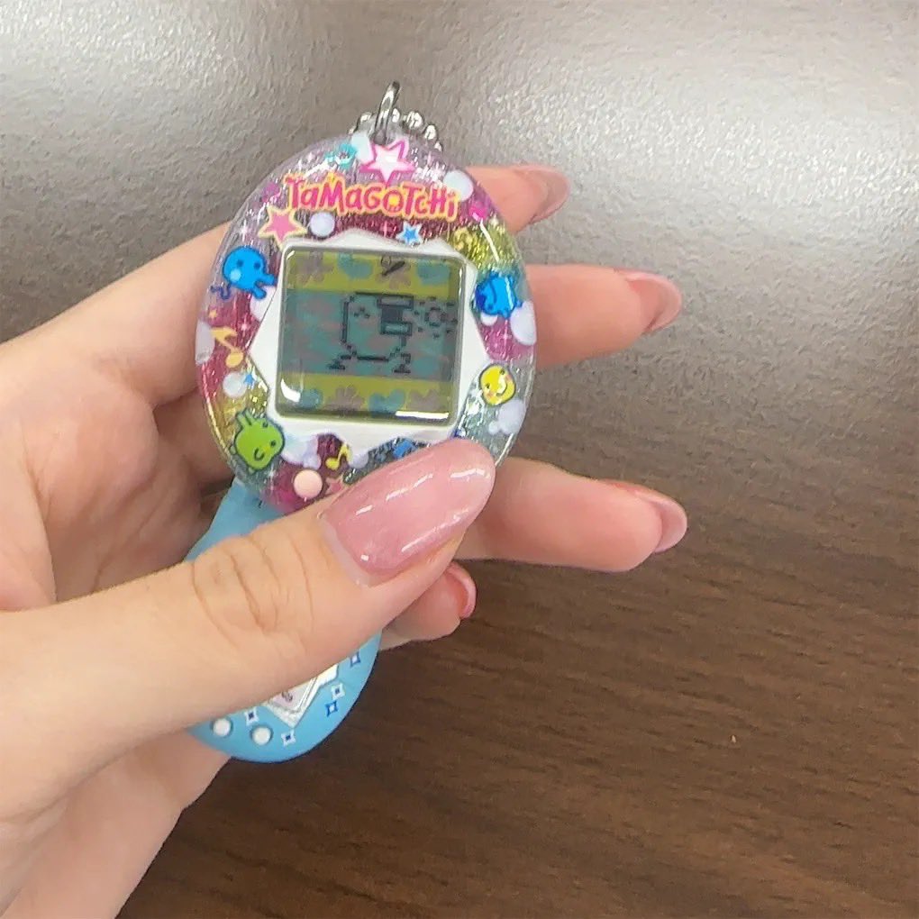 恥ずかしながら
最近のマイブームはたまごっちを育てる事です🥚✨

幼少期にハマっていたたまごっちですが
久しぶりにすると懐かしくてたまりません…
働きながらとなるとお世話が全然出来なくて1度天使っちになってしまいましたが、、😭
2回目頑張って育ててるところです😅😅

#たまごっち