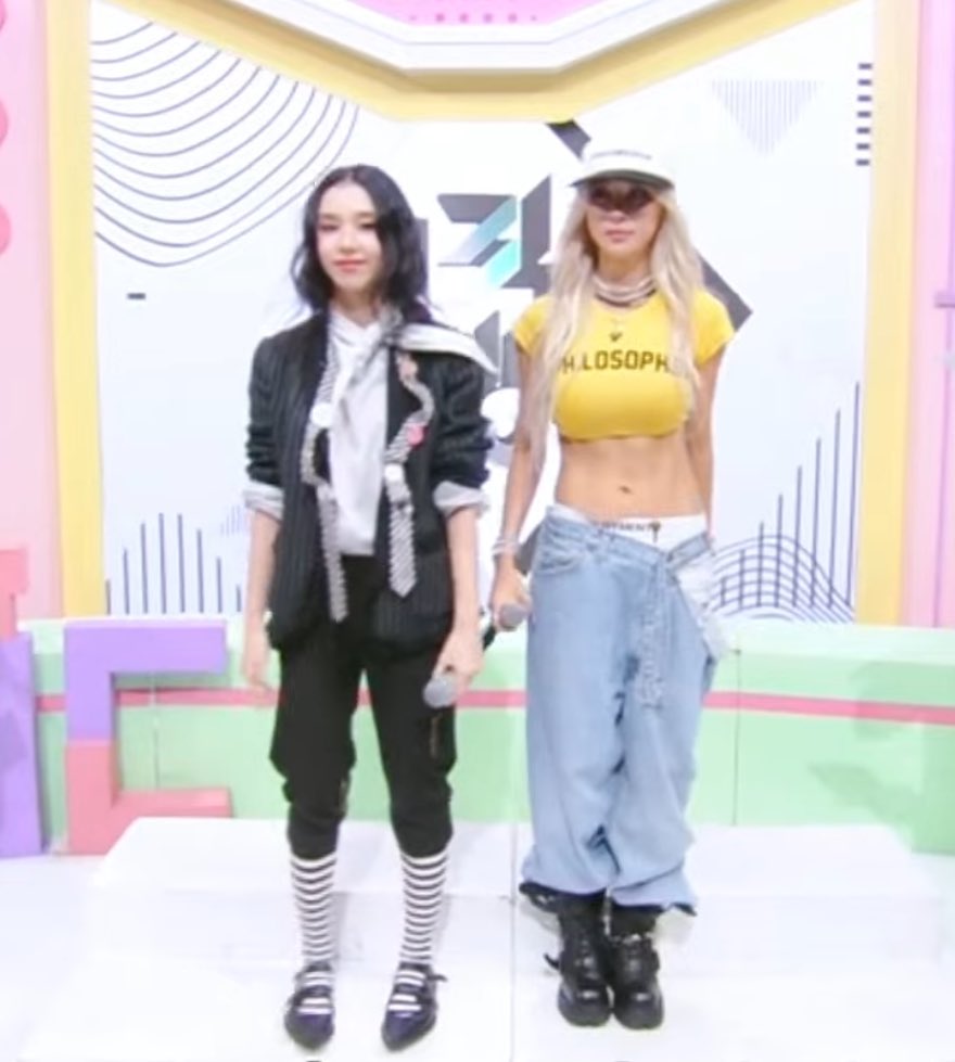 ann_kitteh's tweet image. Chaeyoung and Dayoung look like Wednesday and Enid if they were idols 😂😂😂