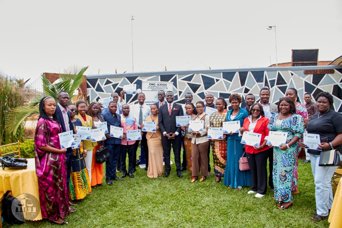 AJDDH6's tweet photo. #Bunia
Nous avons clôturé notre formation sur la gouvernance démocratique locale organisée à l'intention des conseillers communaux et acteurs sociaux.
Nous invitons les participants à capitaliser les notions apprises pour rationaliser la gestion des communes. 
@NEDemocracy https://t.co/euhEhF6LBV