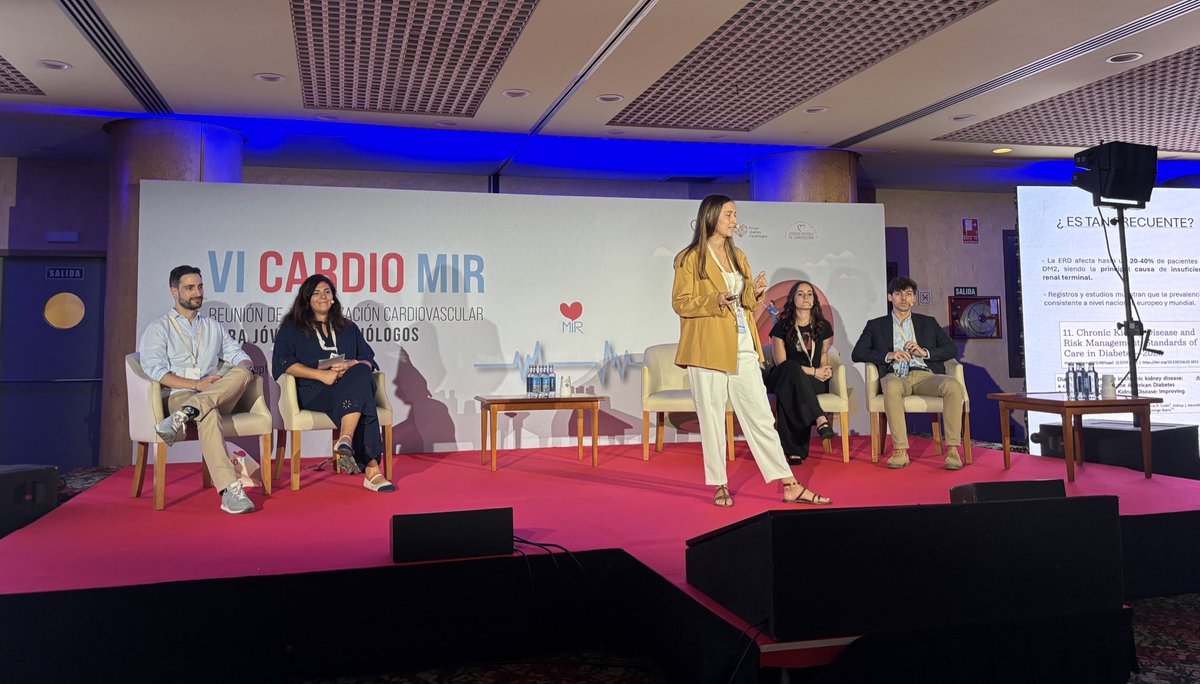 📣 vamos con la segunda mesa de la mañana! 
Diabetes, obesidad y enfermedad cardiovascular 🫀 
<a href="/LuniCarrillo/">Luna Carrillo Alemán</a> moderando y contamos <a href="/Juan_Gorriz/">Juan Górriz Magaña</a> como invitado experto