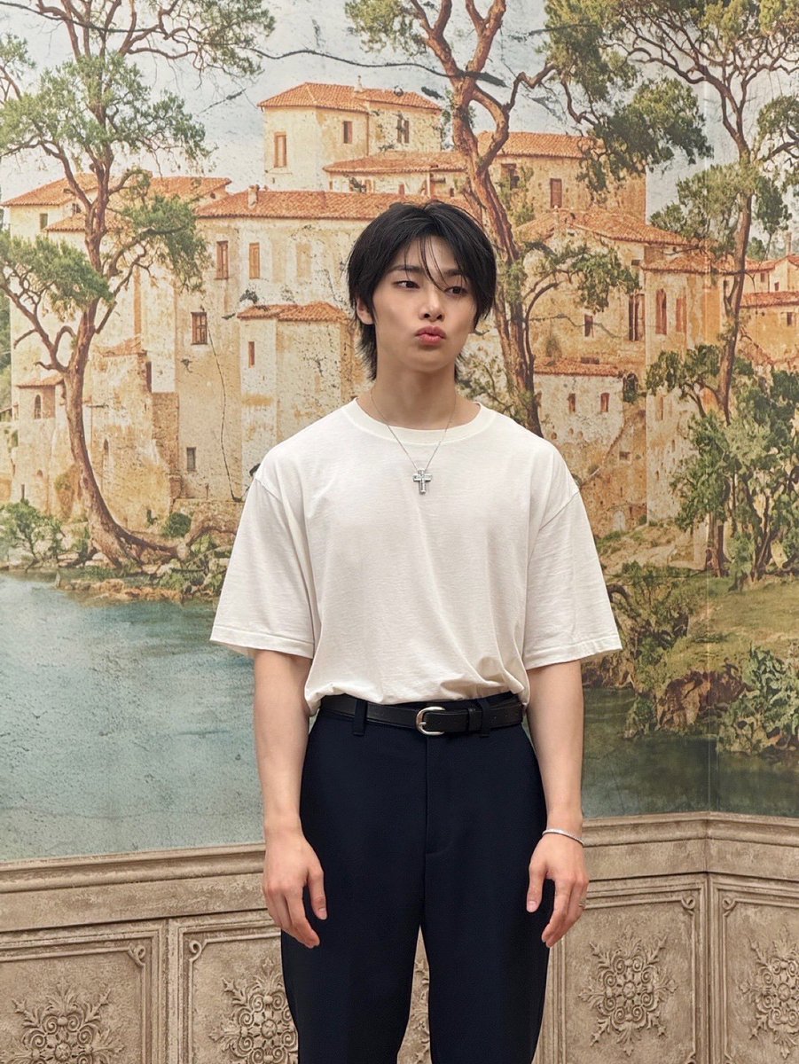 HyunIn Thailand tweet media