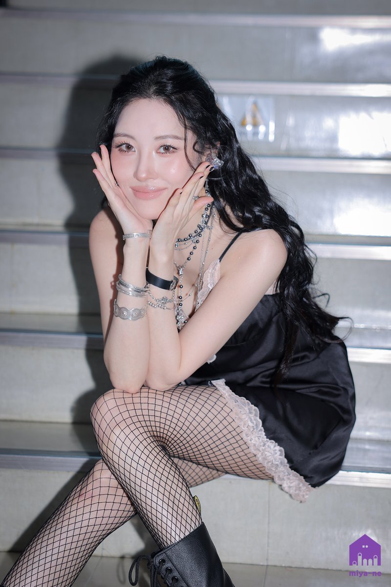 [PHOTO]
⠀
[miya-ne Only] SUNMI Digital Single ‘BLUE!’ 음악방송 BEHIND PHOTO💙🩵
🔗weverse.io/sunmi/media/3-…
⠀
#선미 #SUNMI 
#BLUE #miyane