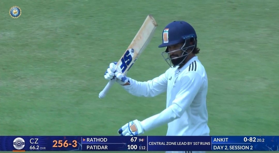 Saabir_Saabu01's tweet photo. Hundred in Duleep Trophy Final 💯🔥
Take a bow, Captain Rajat Patidar 🫡
#RajatPatidar #DuleepTrophy #DuleepTrophy2025 #DuleepTrophyFinal https://t.co/PqdzqmA2WR