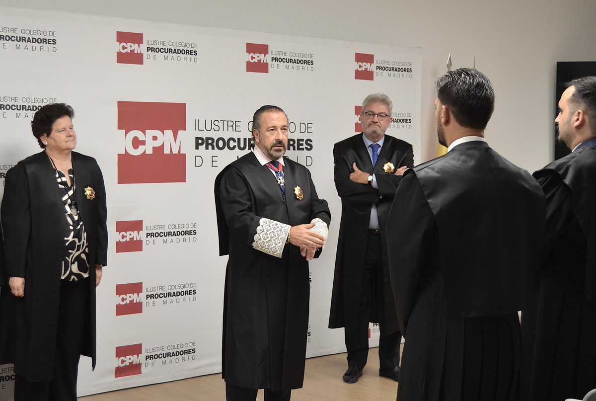 🔴 En la tarde de ayer celebramos solemne Acto de #Jura de nuevos compañeros procuradores. Madrina y padrino, respectivamente, presentaron a la Junta de Gobierno a David Alejandro Chaparro Pernía y a David Nevado Bravo, que juraron el cargo de procurador y fueron investidos con