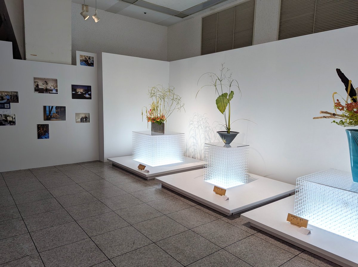 花展　茶色系　花器　池坊　いけばな 特別科第二期 自由花3 加工、異質素材 香月 義則先生 糸芭蕉の