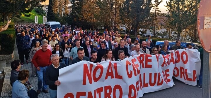 Cazorla mantiene el pulso por su centro de salud y prepara ahora una protesta festiva. Por <a href="/FranCharro/">fran cano 💻📱</a> en <a href="/lacontradejaen/">Lacontradejaén</a> lacontradejaen.eldiario.es/cazorla-protes…