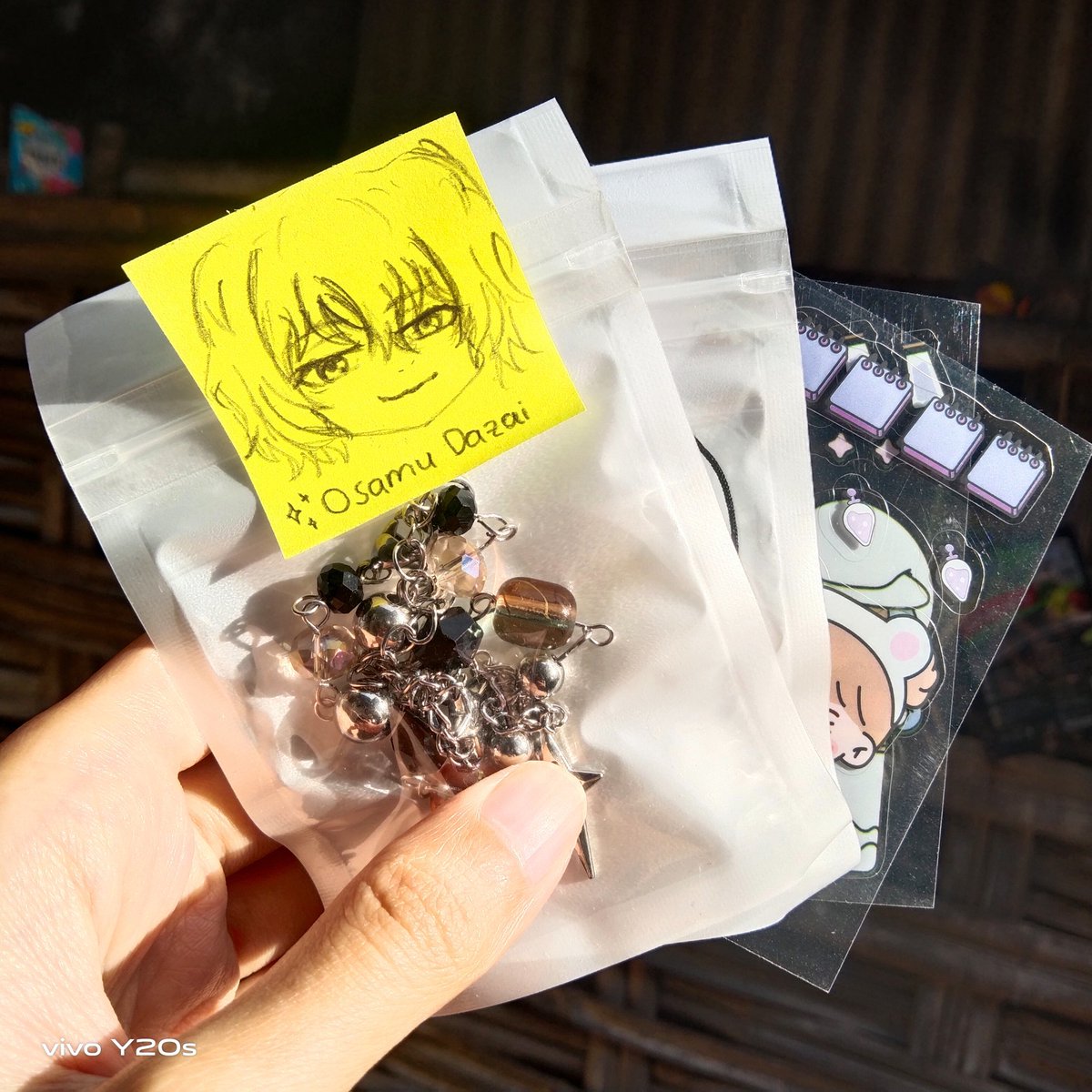 23mira_yuki's tweet photo. 🍁 Thanks @.Larettarz for trusting us with your order! Your "Vintage Olive: Bracelet & strapphone" will be carefully shipped to you soon .。*♡✧*。
#art #jewelry #beads #zonauang #bracelet #strapphone #DazaiOsamu #BSD #anime #miraartacc https://t.co/l4AvkiQWhk