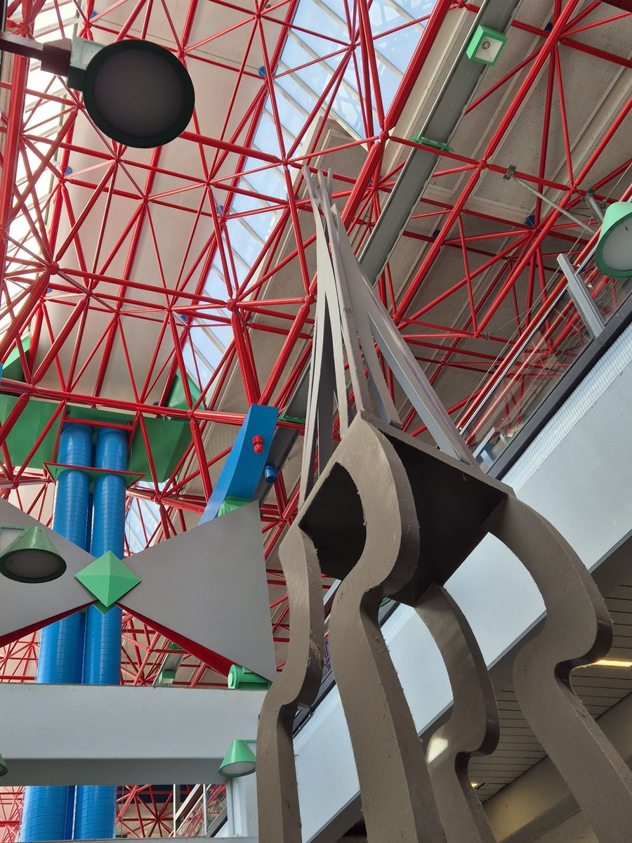 Kunstwerk station Lelystad stond er dus altijd al, gek genoeg nooit gezien. Onderdeel van het meubilair zeg maar... Lees net dat het toch (nog) niet wordt gesloopt #ns #stationlelystad #lelystad