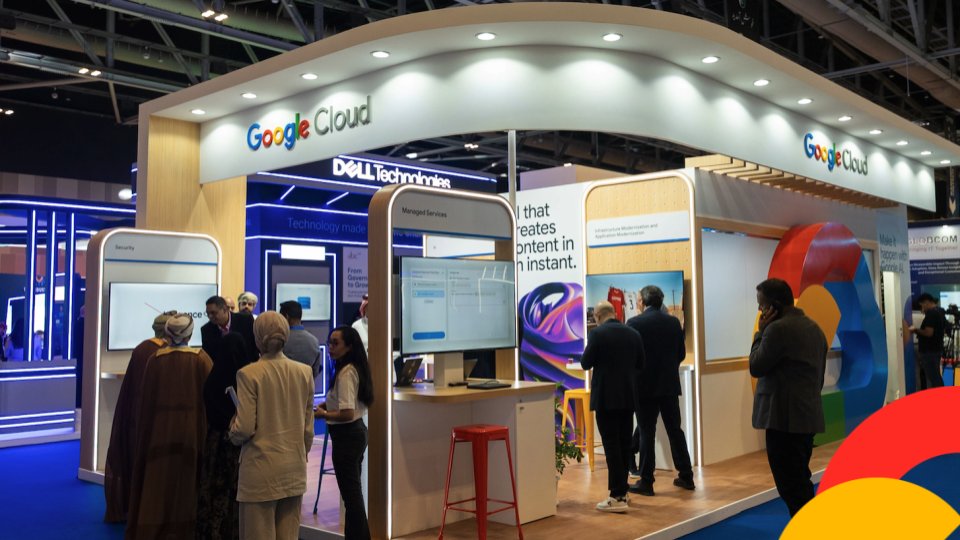 GoogleCloud_ME's tweet photo. That’s a wrap on an electrifying week at @comexglobalex! ⚡️
From generative #AI demos to incredible energy on the floor, thank you @mtcitoman, @USEmbMuscat, our customers, partners, developers, and Googlers for making it a success! https://t.co/X7HbQPw7fM