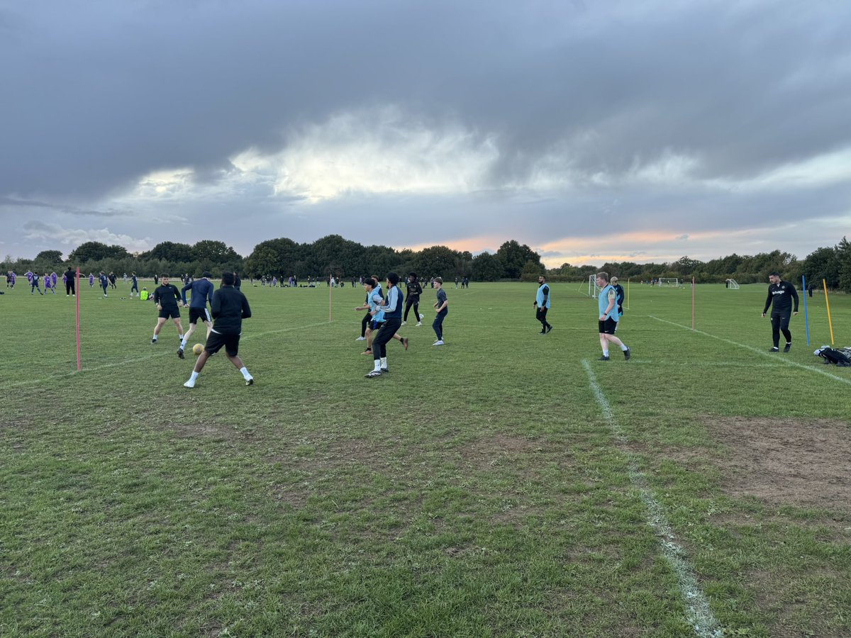 StopsleyUtdRes's tweet photo. Thursday Session ✅

UP THE STOPS! 🔵

#UpTheStops // #StopsleyUnited // #BedsCounty // #NonLeague // #Luton // #Bedfordshire https://t.co/cvAIs9E0bq