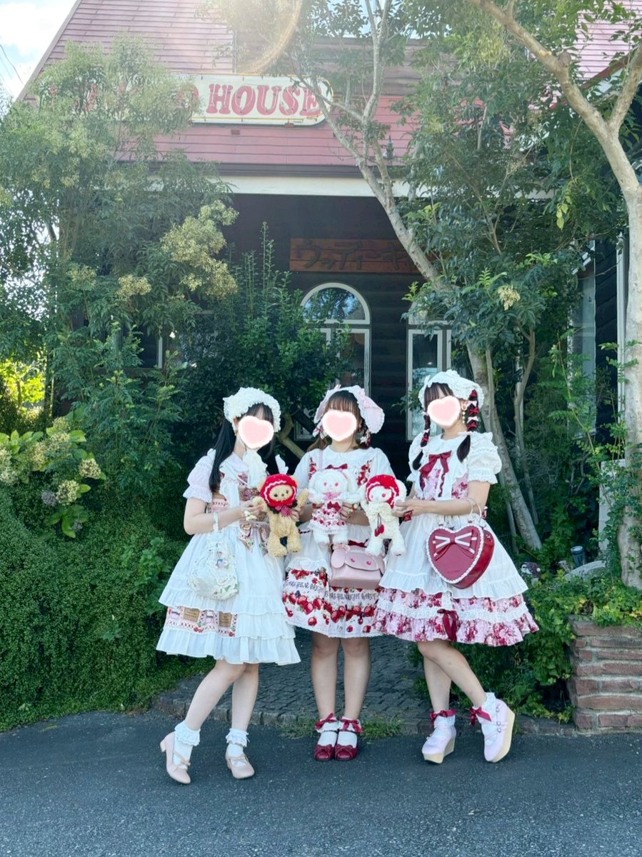 RT @rocon_ringo_5_5: モモコハウスに行ったの〜💕みんなでエプロン