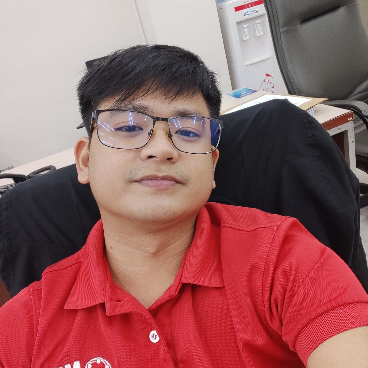Nagkatinginan yung mga naghihintay ng sahod 😬