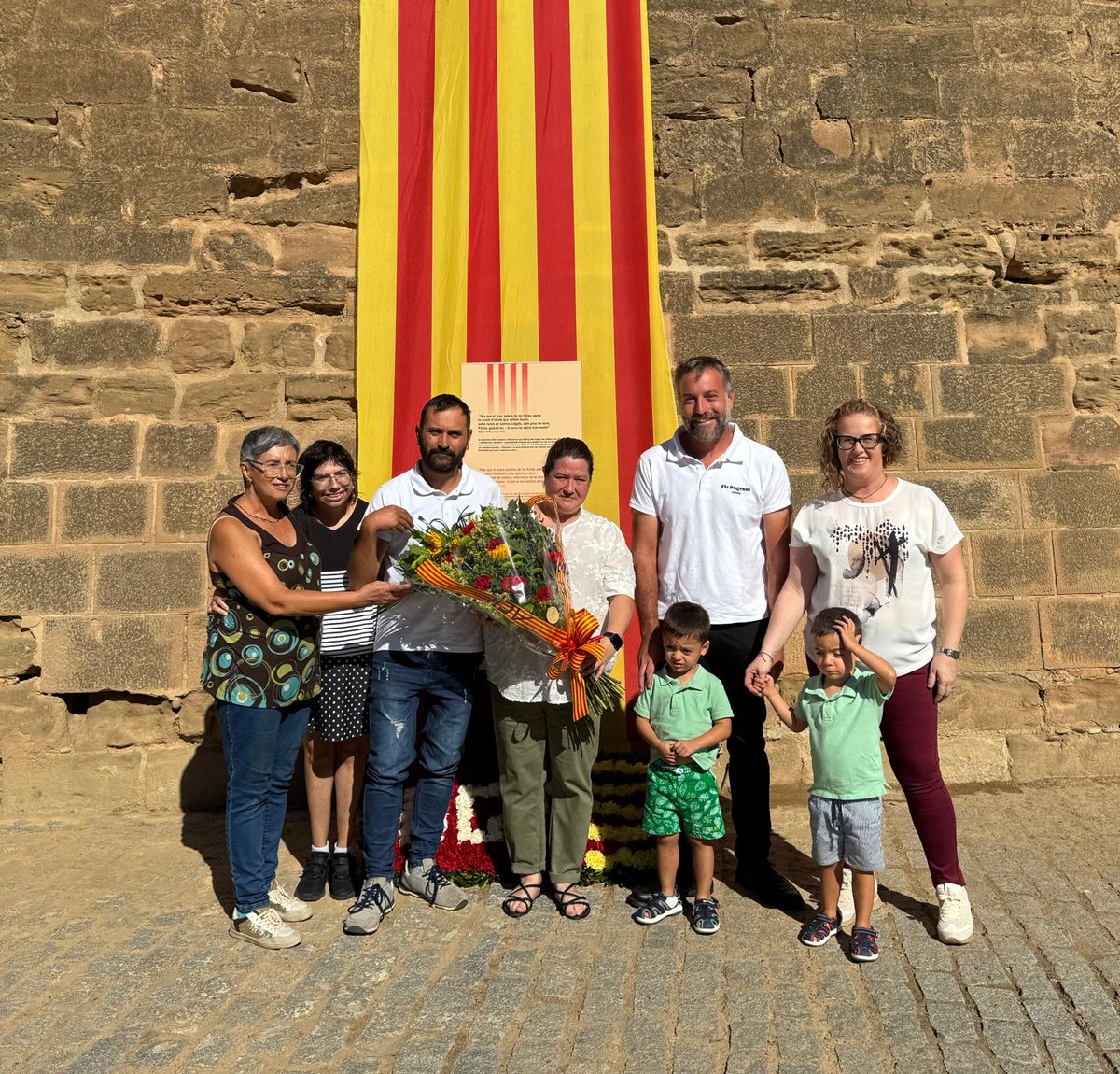 ACR_els_pagesos's tweet photo. Des de l'Associació vam participar un any mes a l'ofrena floral en motiu de l'onze de setembre, Diada Nacional de Catalunya #Pagesos #hortadelleida https://t.co/AjjiQfpiLa