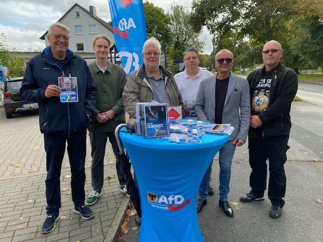 Thema an unserem Info-Stand in Oespel: Warum der "Ruhrpark" immer beliebter wird

Wenn es nach unseren heutigen Besuchern am Info-Stand in Oespel geht, dann wird für unsere AfD in Dortmund und in ganz NRW am kommenden Wahlsonntag die Sonne aufgehen. 

Auffällig waren auch diesmal