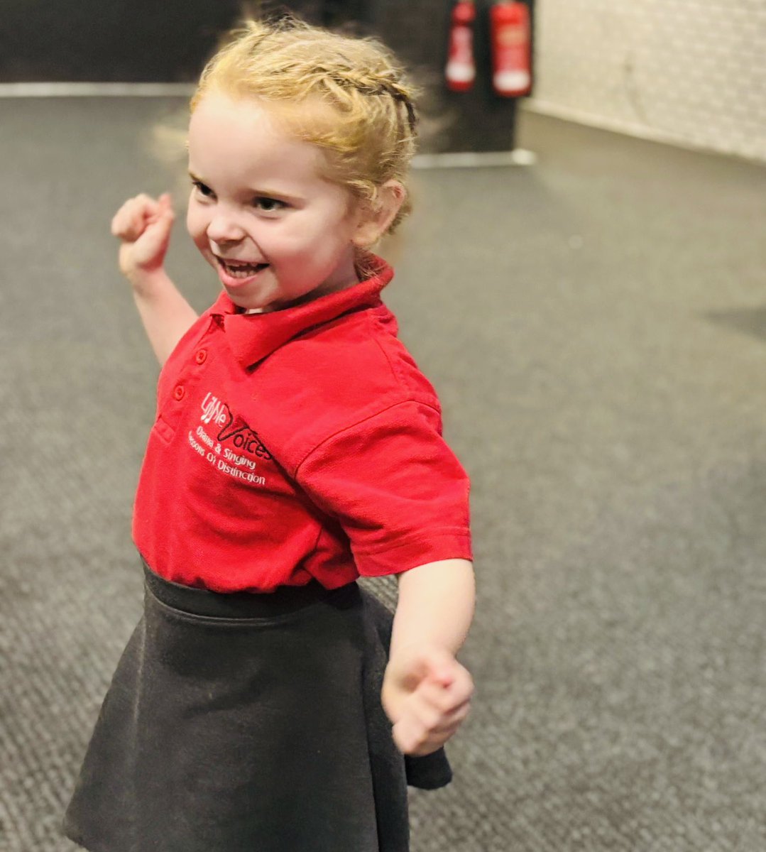 Lvoicespreston's tweet image. “A little confidence goes a long way!” At Little Voices we help children find their voice, build resilience &amp;amp; shine.

Confidence isn’t just for the stage — it’s essential for job interviews, uni, careers &amp;amp; success in life. 🌟

#LittleVoices #ConfidenceMatters #BelieveInYourself