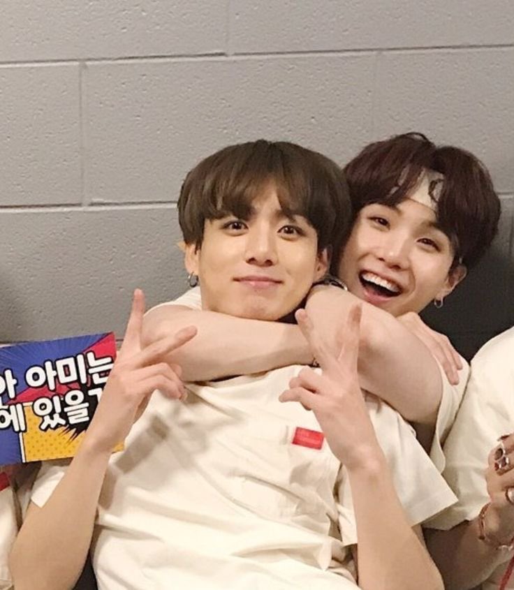 HAPPY BDAY TOO MY BFFIE JOONIE!!

i hope you truly have the happiest day with your lil family, and that you get lots of presents and receive tons of sweet words. 

thank you for being my friend, always, and being the best bffie i could wish for. 

HAPPY BDAY! I LOVE YOU!