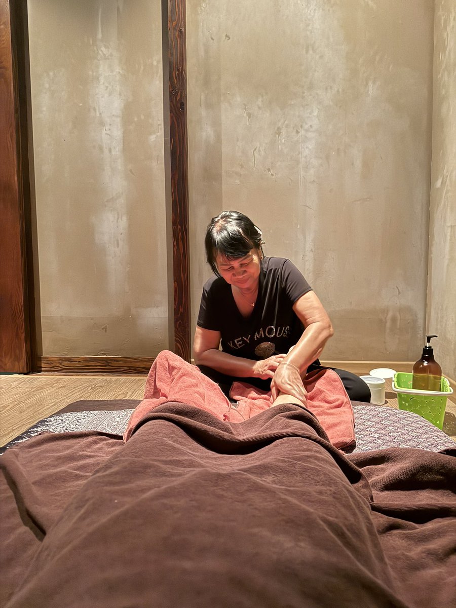yuipis18's tweet photo. 韓国で24時間のマッサージ屋さん見つけた🥰
飲み物もくれるし安いしサイコーだった！
本場のタイのお姉さん達がマッサージしてくれたよ
めっちゃ清潔感あるしまた行く🫶
江南(カンナム)駅4番出口からすぐ⬇️

[NAVERマップ]
タイ25
ソウル特別市 江南区 駅三洞 827-14
https://t.co/OyNfRa8Xoc https://t.co/8V5z73a7Ad
