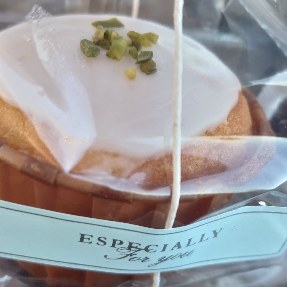 yu371001's tweet photo. お菓子作って彼にプレゼントすると必ず食べる前に写真撮って残してくれてるの、幸せでしかない。マフィンカップでウィークエンドシトロン。シフォンケーキもパウンドケーキもマフィンカップでいけちゃう事に最近気づいた。 https://t.co/lzWlPwTDdT