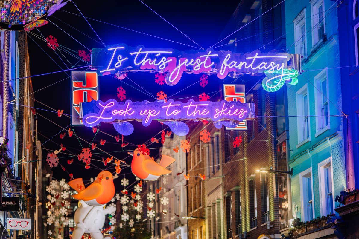 brickweb's tweet image. Some mornings you build social campaigns.
Other mornings you witness hundreds of strangers belting out Bohemian Rhapsody in Paris.
Guess which one won today? 😉
👉 brickweb.co.uk/flashmob

#PrintOnDemand #TeamBrick #WorkCanWait