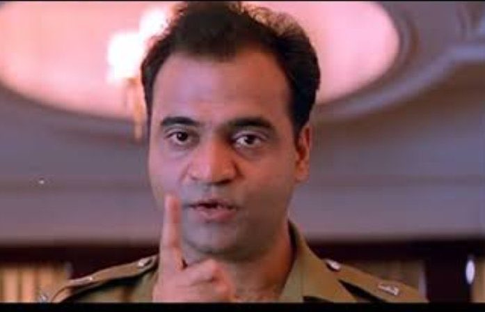 ஒருத்தன் ஐநூறு கோடி வருமானத்த விட்டு அரசியலுக்கு வர்றான்னா ஐயாயிரம் கோடி அடிக்க ப்ளான் பண்றான்னு அர்த்தம்.