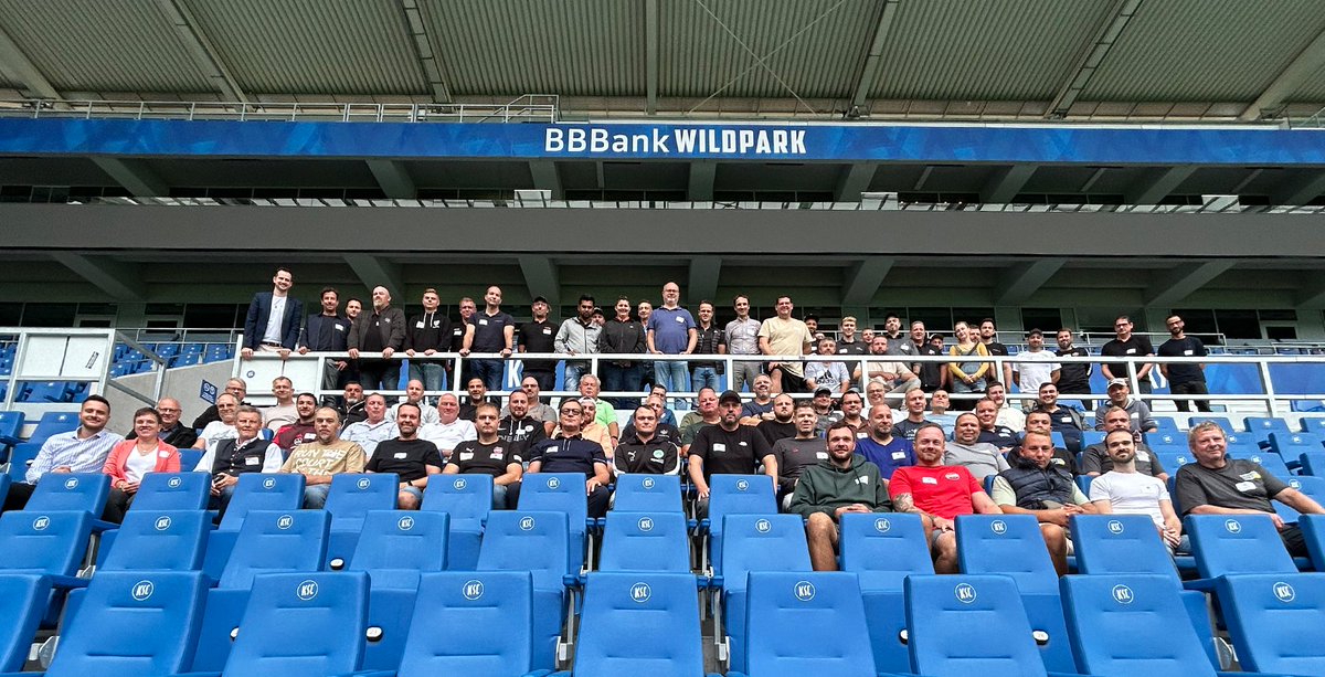 Beim Greenkeeper-Treffen in Karlsruhe wurde der „Pitch of the Year“-Award für die Saison 2024/25 verliehen:

🥇 <a href="/bayer04fussball/">Bayer 04 Leverkusen</a> gewinnt in der #Bundesliga
🥇 <a href="/f95/">Fortuna Düsseldorf</a> in der 2. Bundesliga

Herzlichen Glückwunsch an alle prämierten Clubs 👏🌱

Weitere Infos ➡️ dfl.de/de/aktuelles/p…