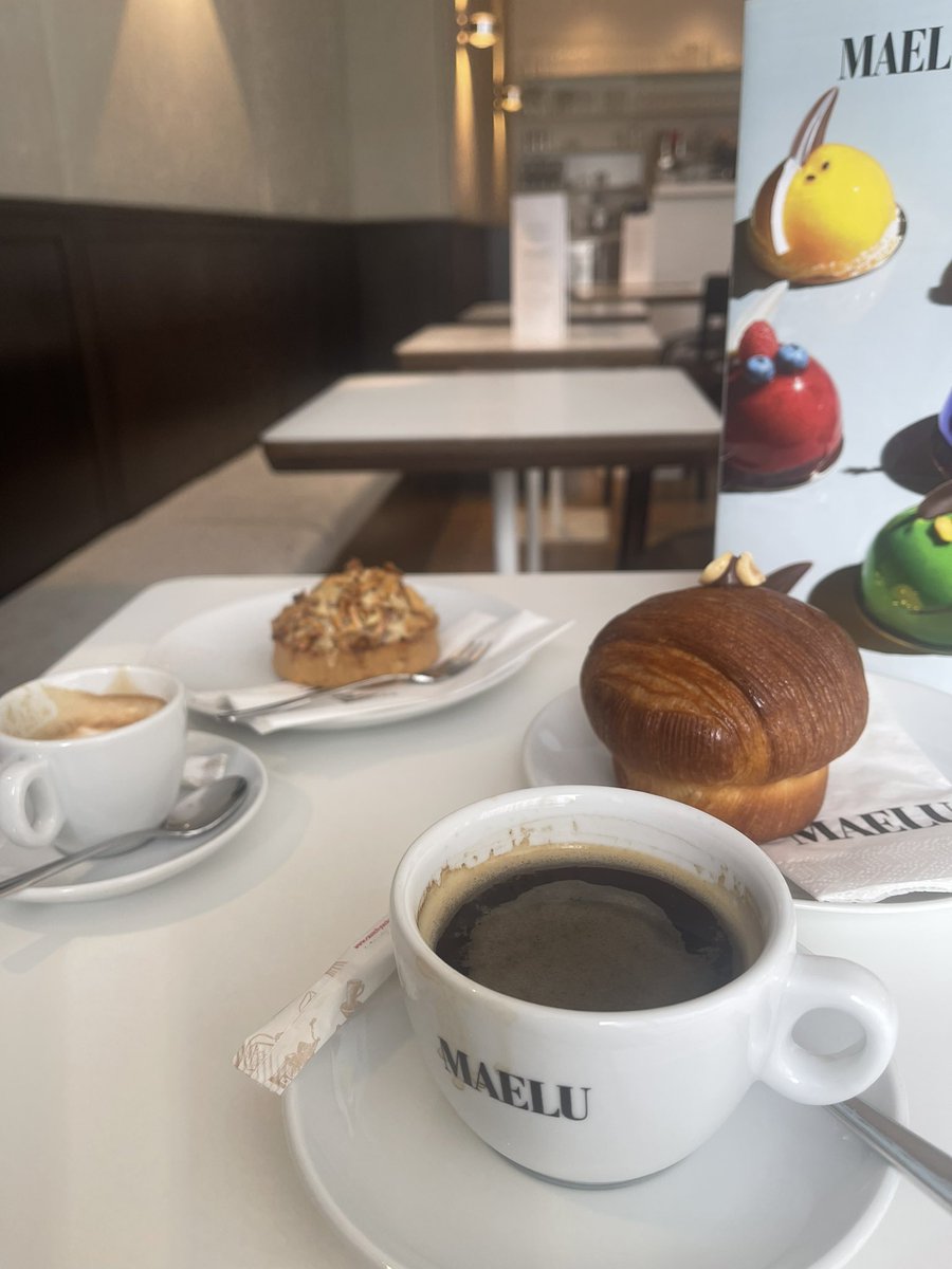 "المرء مجموع ما مَرَّ به؛ كلَّما خاض نضج، وكلَّما نضج تخلَّىٰ، وقد أفلح من أصقلته التجارب، واشتدَّ عُوده من أثر الطعنات".

- عبد الرحمن القلاوي.

#صباح الخير 🌞