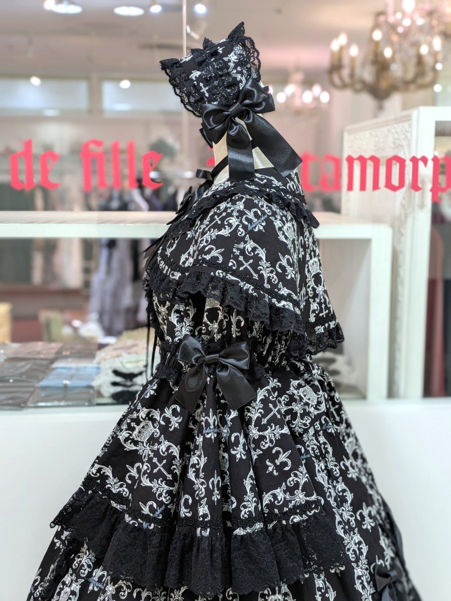 メタモルフォーゼ　クラウンクロス ケープ付ロングドレス　ブラウン　ヘッドドレス クラウンクロス リボンヘッドドレス - ボンネット、ヘッドドレス