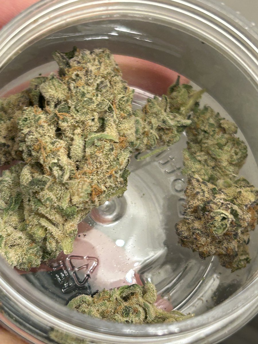 Cap junky is sticky icky smelling delicious! 🤤 time to get well😉