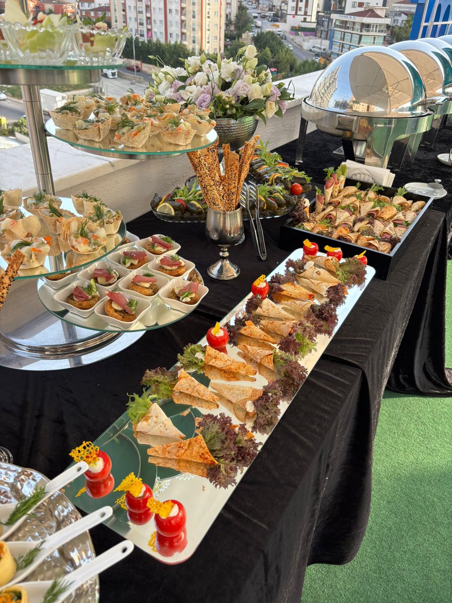 Kokteyl organizasyonu ve açık büfe kokteyl catering hizmetleri. Davet ve organizasyonlarınız için alternatifli kokteyl menüleri. Açık büfe kokteyl menüleri, prolange kokteyl menü, finger food catering, düğün kokteyli, nikah kokteyli ve açılış kokteyli.
kervanorganizasyon.com