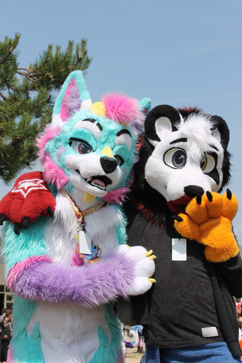 Sharing this #FursuitFriday with cute <a href="/Tani_Soe/">🇨🇵Tani Soe</a>!