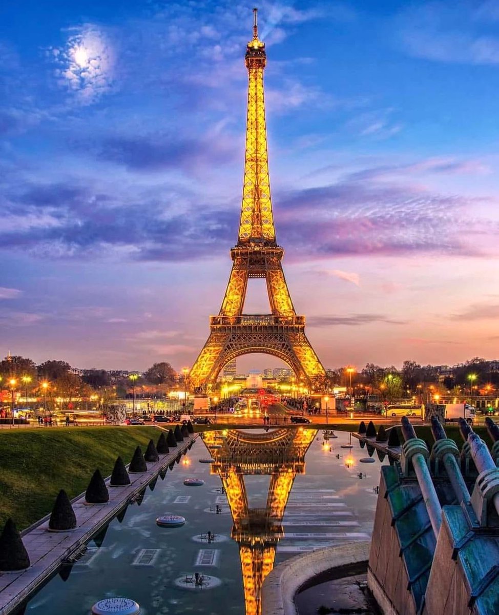 AliceSmith72872's tweet image. Just before Sunset ˜‰ is a perfect time to visit Eiffel Tower.