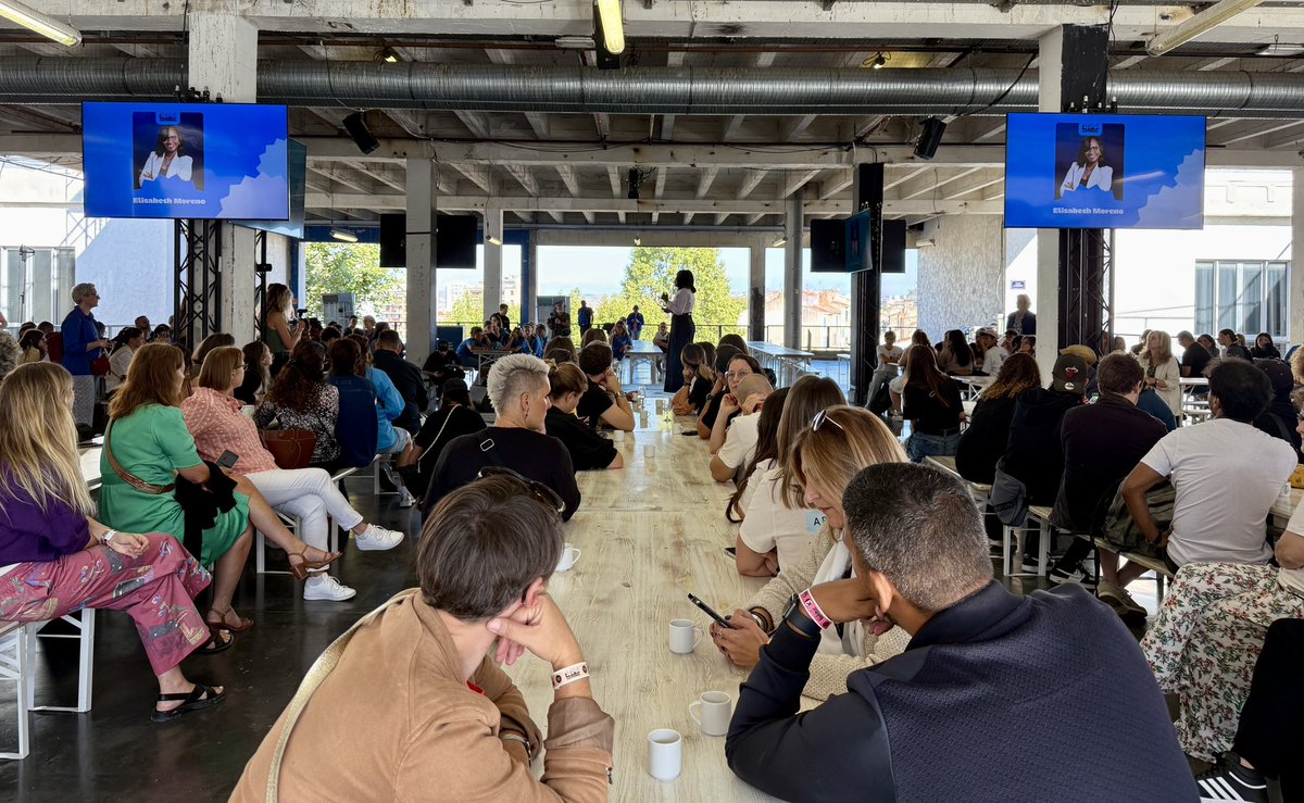 C’est parti pour #SoGoodMAIFFestival à Marseille ! ￼🤩

Une journée dédiée aux réflexions engagées avec les « Pro » et les jeunes ! 
En attendant, la fin de journée festive 🎤🎧

<a href="/orange/">Orange</a> est présent pour affirmer son engagement contre le cyber harcèlement à travers le programme