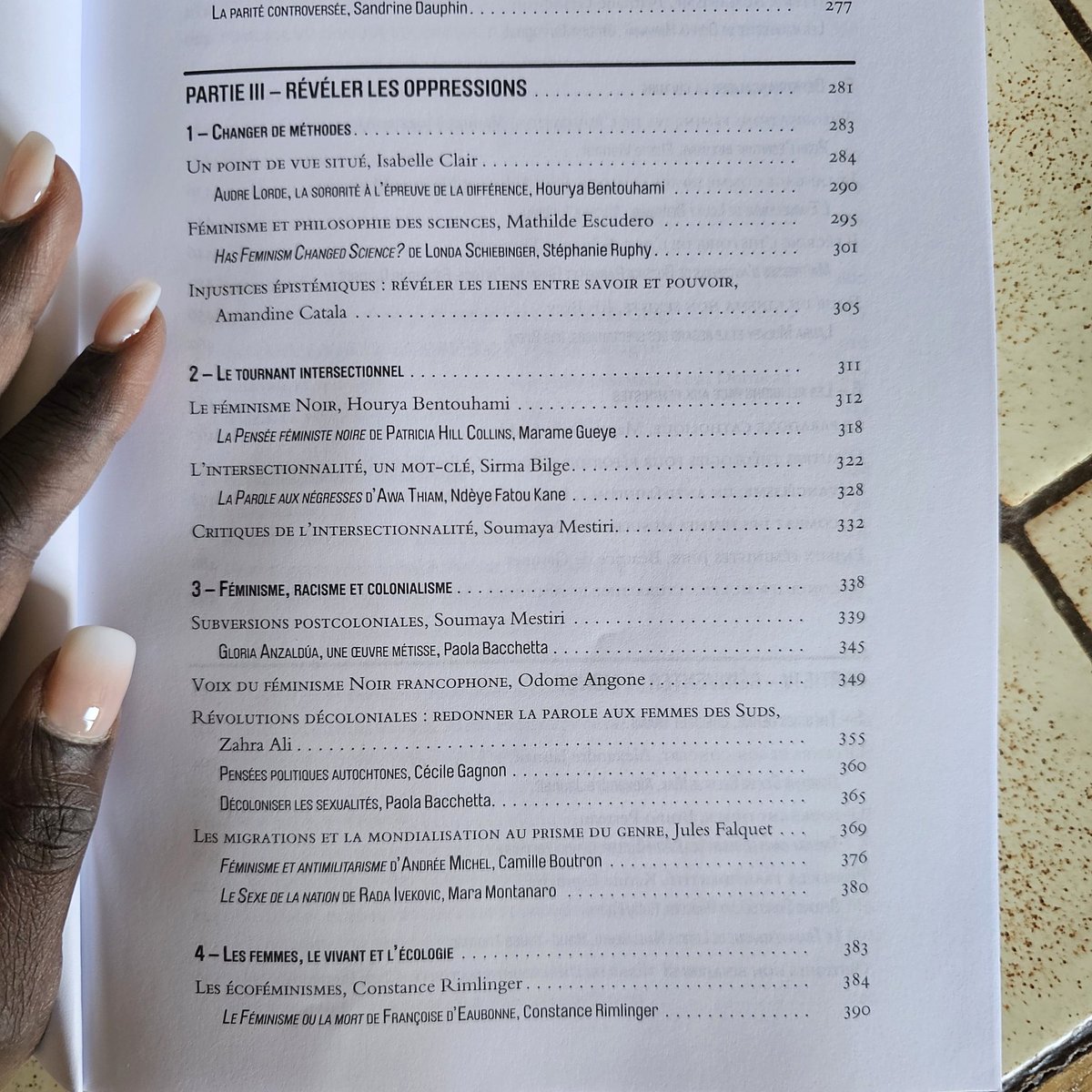 EneffeKei's tweet photo. Il est là 🎉 728 pages, 130 textes, une centaine de chercheur•euses dont les écrits composant ce fabuleux volume qui fera à n'en point douter son chemin dans l'histoire des féminismes. 

Heureuse d'y avoir écrit un texte (encore merci à Camille Froideveaux Metterie). https://t.co/rrgsSgLbYb
